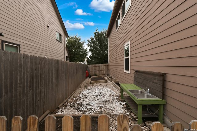 10427 Bulwark Peak, Converse, TX 78109