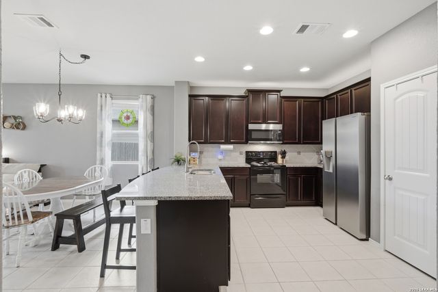 10427 Bulwark Peak, Converse, TX 78109