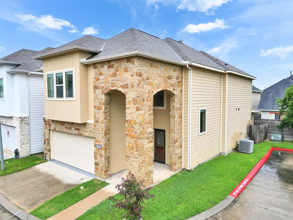 7923 Ashford Trace Drive, Houston, TX 77072