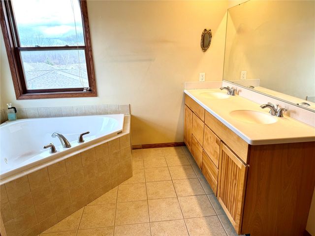 1164 Kyle Drive NE, Iowa City, IA 52240