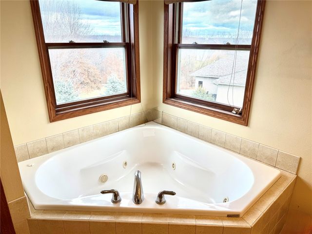 1164 Kyle Drive NE, Iowa City, IA 52240