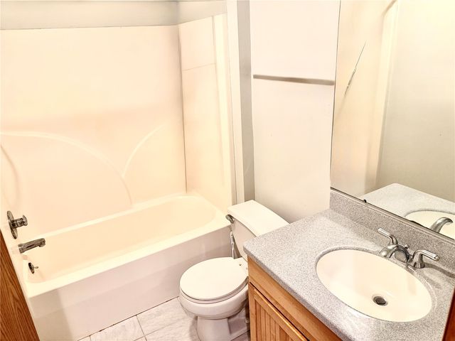 1164 Kyle Drive NE, Iowa City, IA 52240