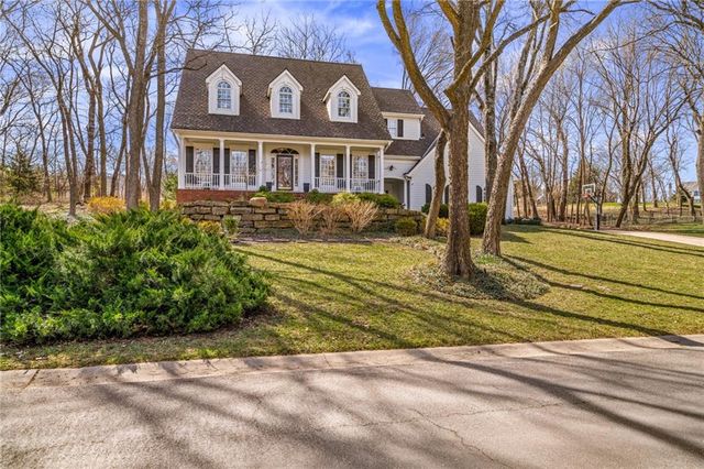 10730 S Cedar Niles Circle, Olathe, KS 66061