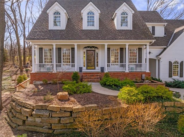 10730 S Cedar Niles Circle, Olathe, KS 66061