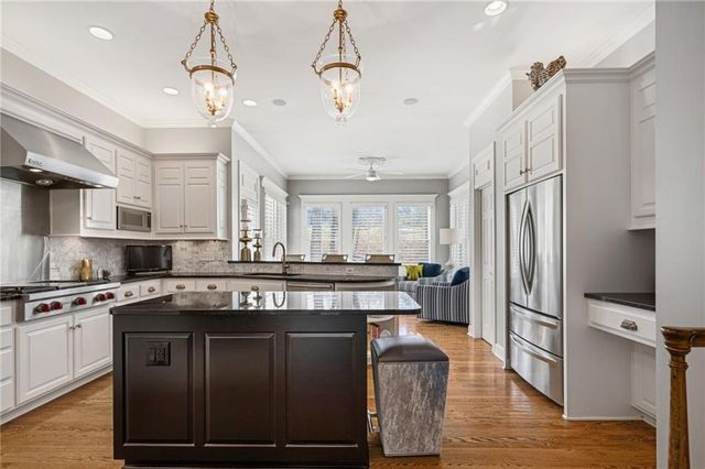 10730 S Cedar Niles Circle, Olathe, KS 66061