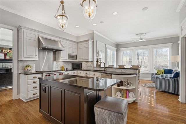 10730 S Cedar Niles Circle, Olathe, KS 66061