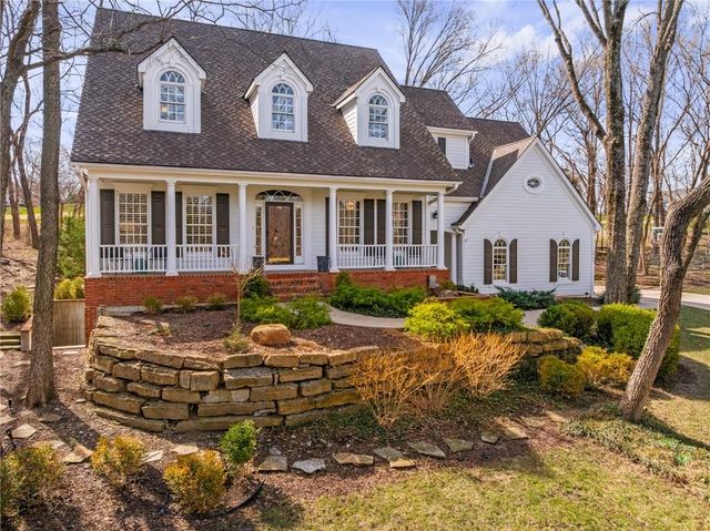 10730 S Cedar Niles Circle, Olathe, KS 66061