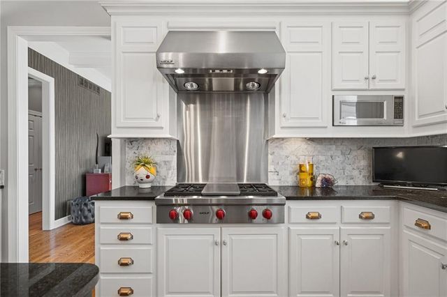 10730 S Cedar Niles Circle, Olathe, KS 66061