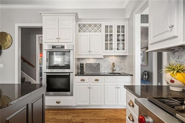 10730 S Cedar Niles Circle, Olathe, KS 66061