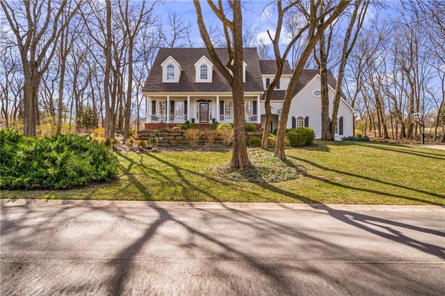 10730 S Cedar Niles Circle, Olathe, KS 66061