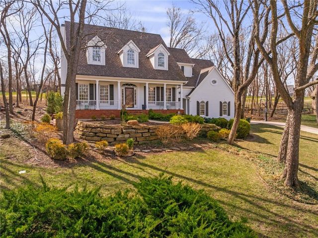 10730 S Cedar Niles Circle, Olathe, KS 66061