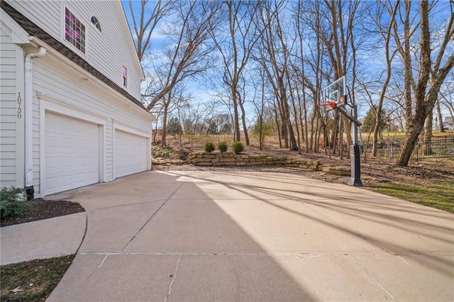 10730 S Cedar Niles Circle, Olathe, KS 66061