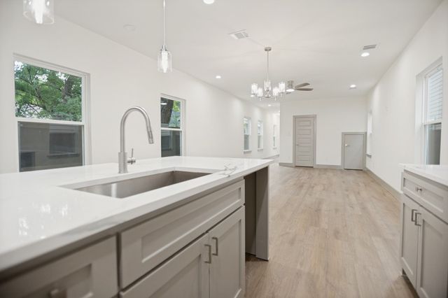 2422 Starks Avenue, Dallas, TX 75215