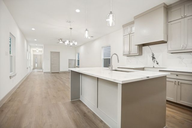 2422 Starks Avenue, Dallas, TX 75215
