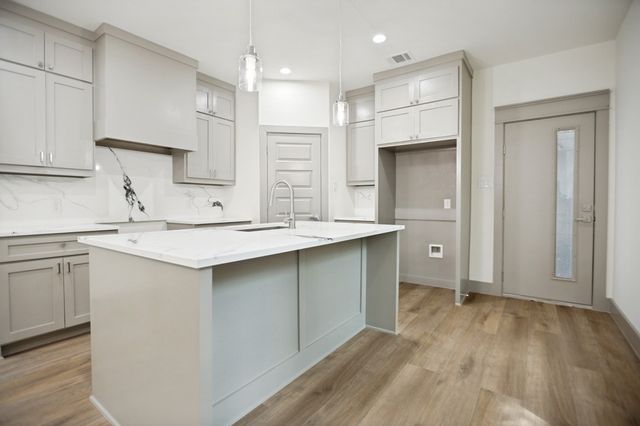 2422 Starks Avenue, Dallas, TX 75215