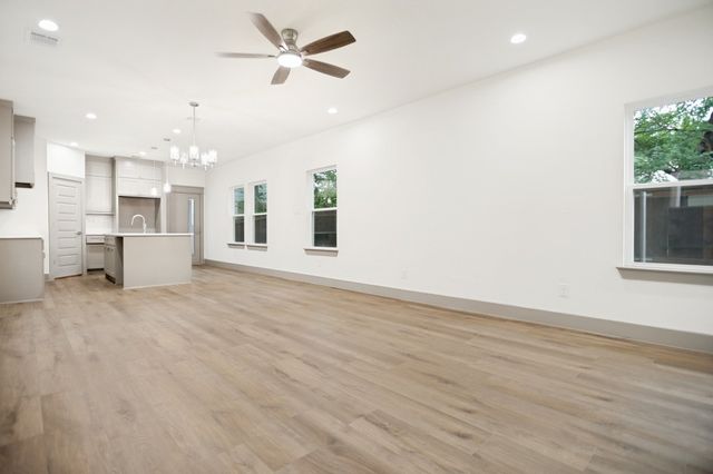 2422 Starks Avenue, Dallas, TX 75215