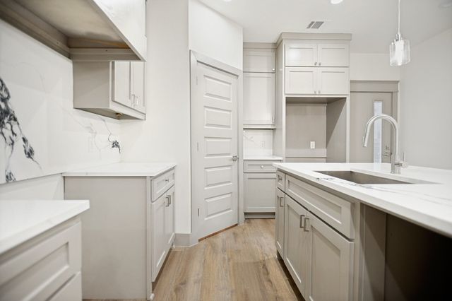 2422 Starks Avenue, Dallas, TX 75215