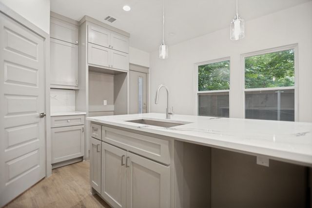 2422 Starks Avenue, Dallas, TX 75215