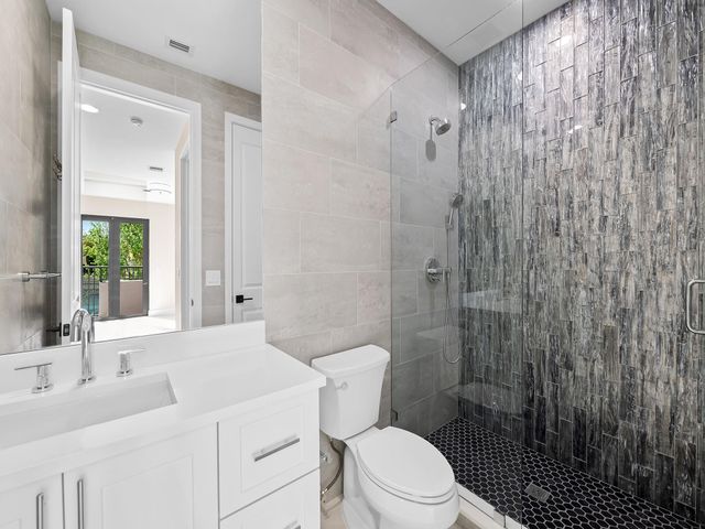 1215 N Victoria Park Rd, Fort Lauderdale, FL 33304