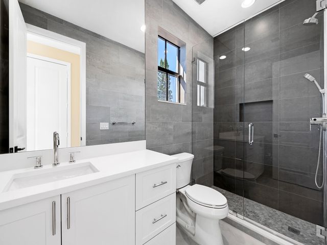 1215 N Victoria Park Rd, Fort Lauderdale, FL 33304