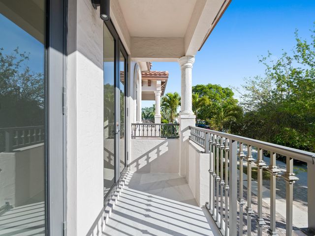 1215 N Victoria Park Rd, Fort Lauderdale, FL 33304