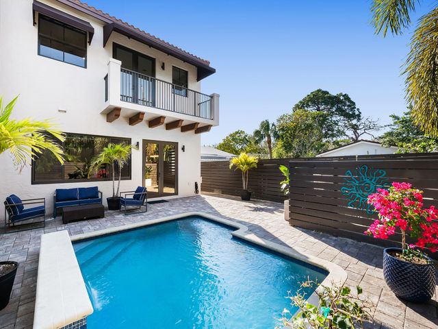 1215 N Victoria Park Rd, Fort Lauderdale, FL 33304