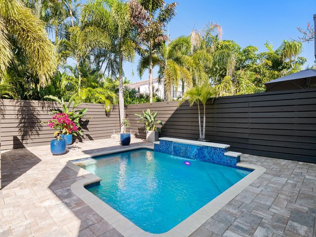 1215 N Victoria Park Rd, Fort Lauderdale, FL 33304