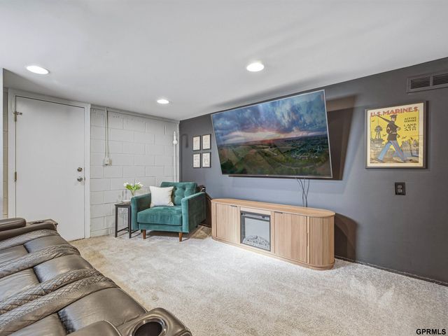 7352 S 72 Avenue, Omaha, NE 68128