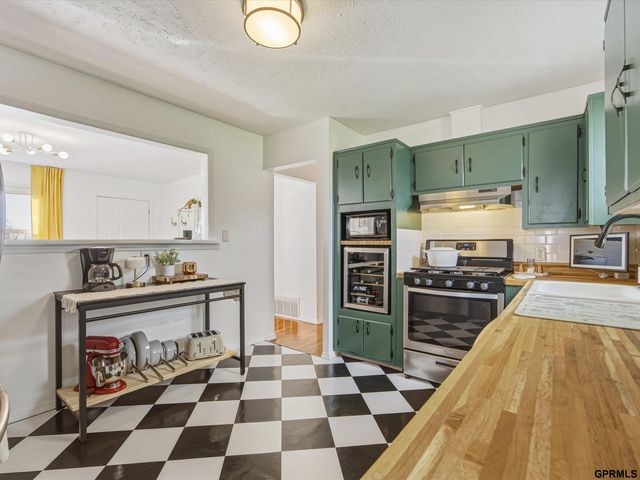 7352 S 72 Avenue, Omaha, NE 68128