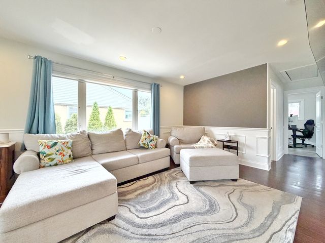 311 S Main Street, Mount Prospect, IL 60056