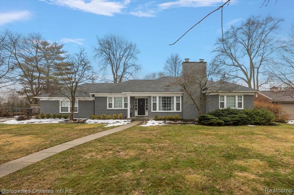 18135 Dunblaine Avenue, Beverly Hills, MI 48025