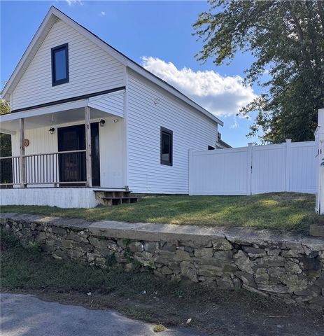 82 Middle Street, East Providence, RI 02915