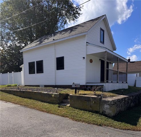 82 Middle Street, East Providence, RI 02915