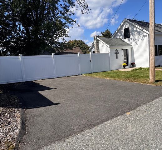 82 Middle Street, East Providence, RI 02915
