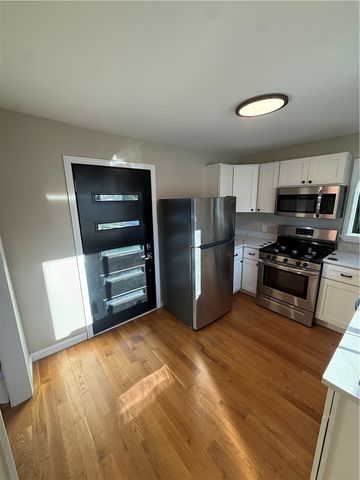 82 Middle Street, East Providence, RI 02915