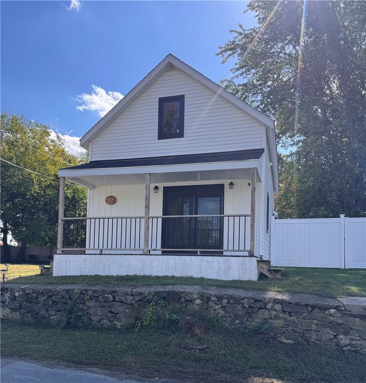 82 Middle Street, East Providence, RI 02915