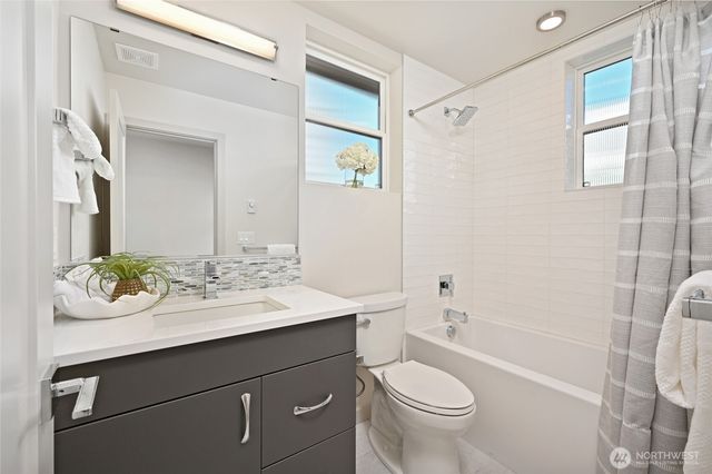5044 A Sand Point Place NE, Seattle, WA 98105