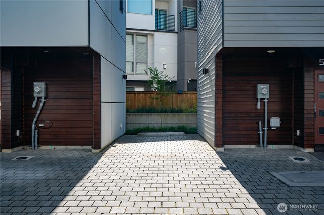 5044 A Sand Point Place NE, Seattle, WA 98105