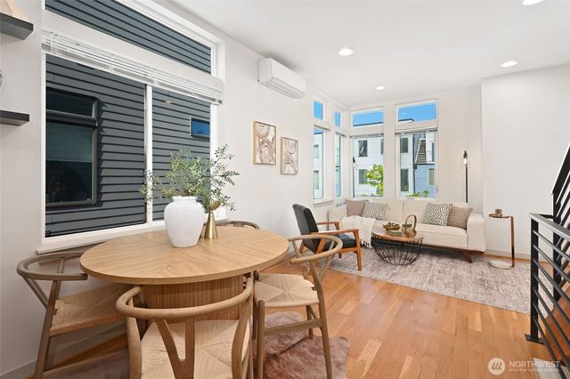 5044 A Sand Point Place NE, Seattle, WA 98105