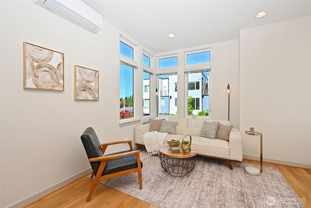 5044 A Sand Point Place NE, Seattle, WA 98105