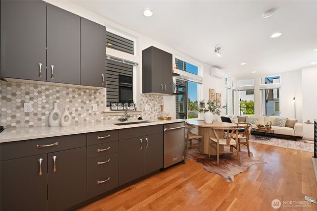 5044 A Sand Point Place NE, Seattle, WA 98105