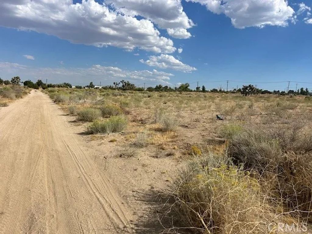 9757 Lebec, Phelan, CA 92371