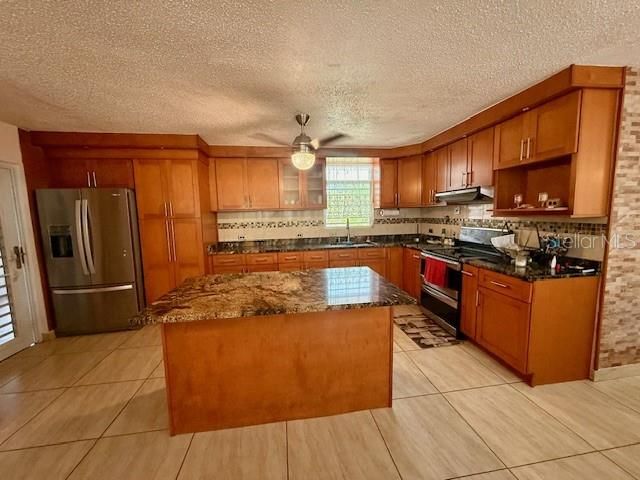 1 URB LAS QUINTAS D 5, Bayamon, PR 00956