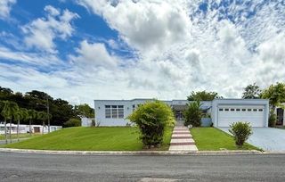 1 URB LAS QUINTAS D 5, Bayamon, PR 00956