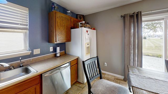 3881 White Cliff Way, Whitestown, IN 46075