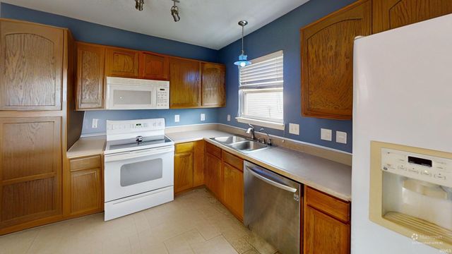 3881 White Cliff Way, Whitestown, IN 46075