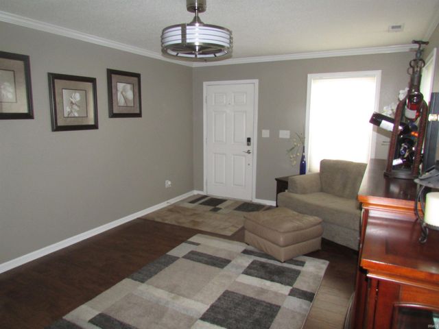 3881 White Cliff Way, Whitestown, IN 46075