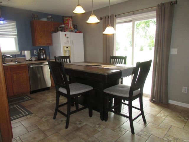3881 White Cliff Way, Whitestown, IN 46075