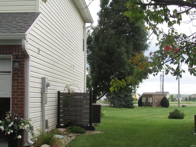 3881 White Cliff Way, Whitestown, IN 46075