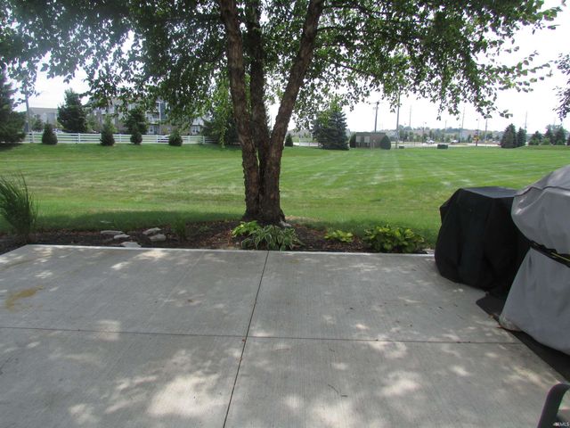 3881 White Cliff Way, Whitestown, IN 46075